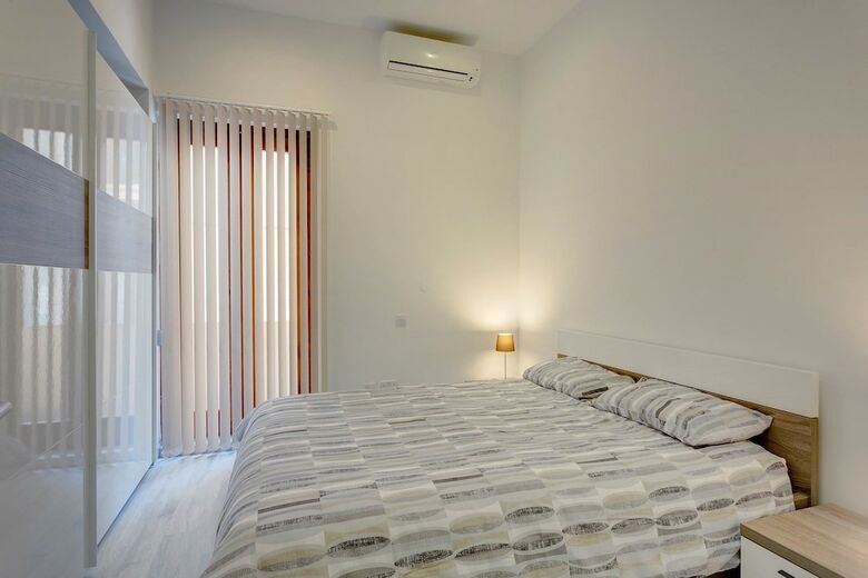 Stylish 2 Bedroom Apartment In An Amazing Location