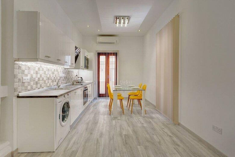 Stylish 2 Bedroom Apartment In An Amazing Location