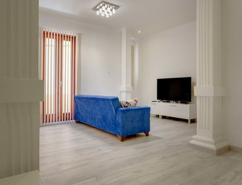 Stylish 2 Bedroom Apartment In An Amazing Location