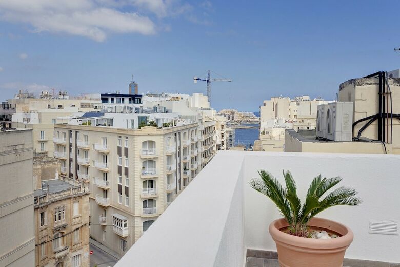 Apartamentos Magical Rooftop Penthouse, Best Location In Sliema!
