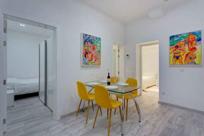 Stylish 3br Apartment, Fantastic Location In Sliema