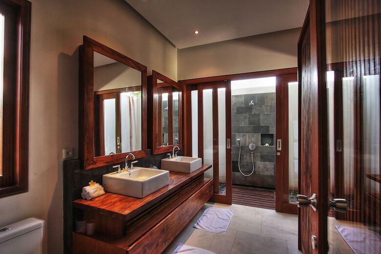 Hotel Nusa Indah Villa