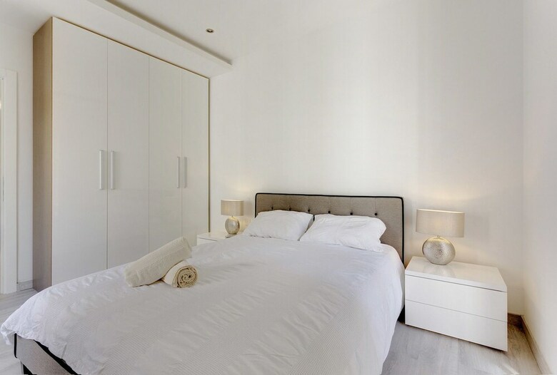 Splendid Apartment, Steps Away From The Sea