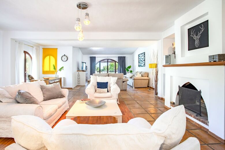 Oleholidays Villa Mediterranea Urb. Sierra Blanca