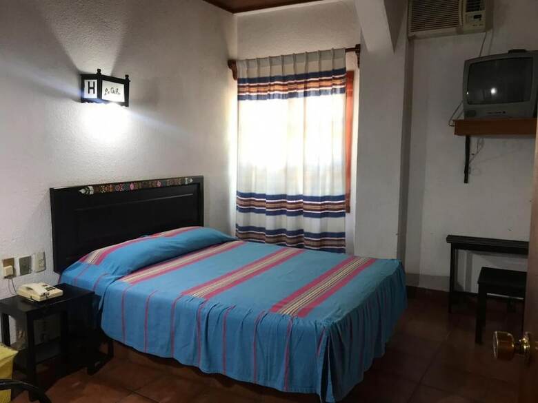 Hotel Yaxch�