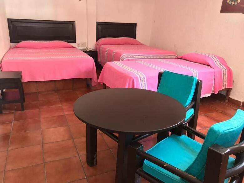 Hotel Yaxch�