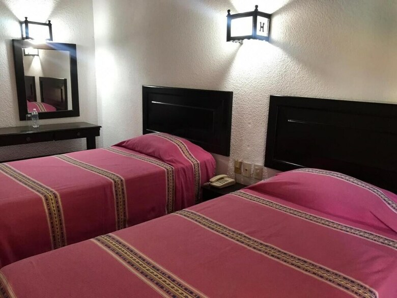 Hotel Yaxch�