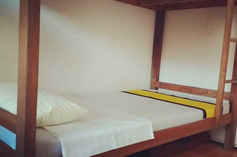 Hostal B Hive Dormitory - Hostel