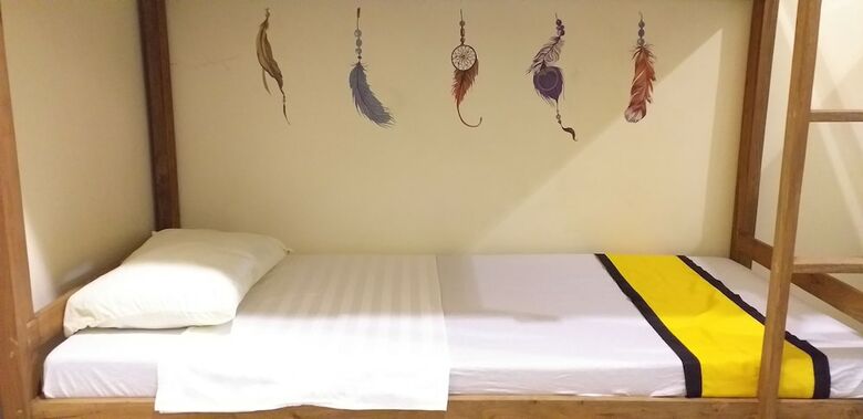 Hostal B Hive Dormitory - Hostel