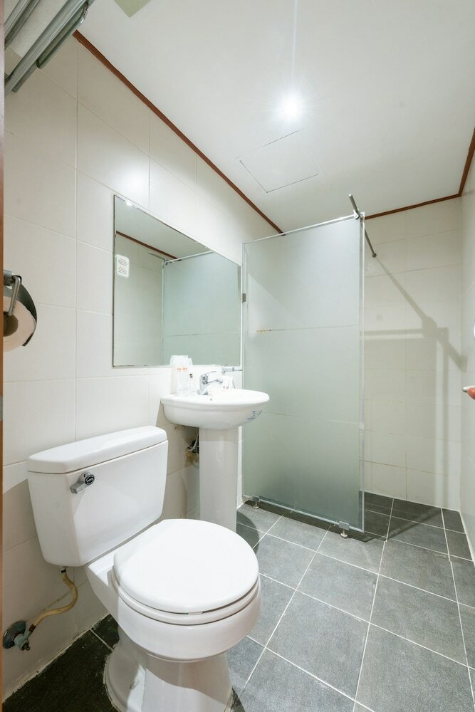 Oyo 224 Dg Grami Hotel