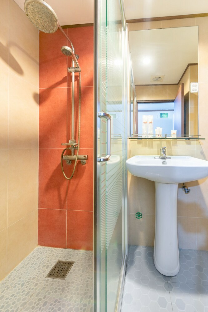 Oyo 224 Dg Grami Hotel