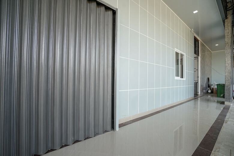 Hostal Oyo 945 Mega Kost 2