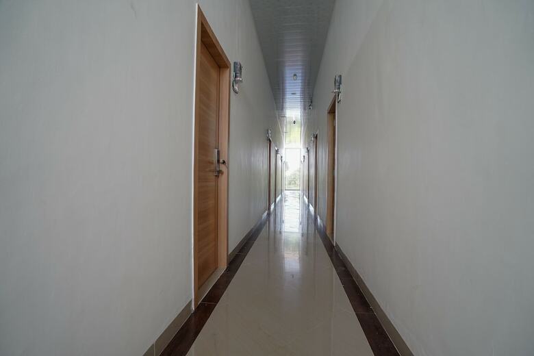 Hostal Oyo 945 Mega Kost 2