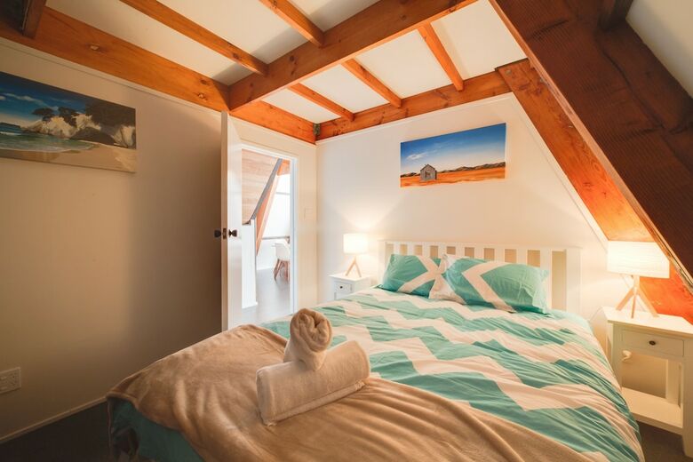 Awesome 3 Bed Rotorua Lake House