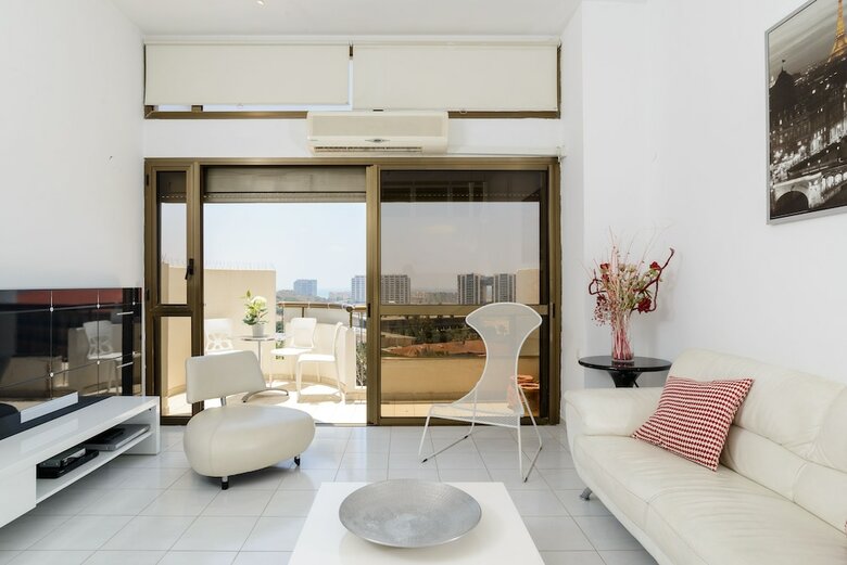 Apartamento 3br Apt. Steps From Sea W Parking