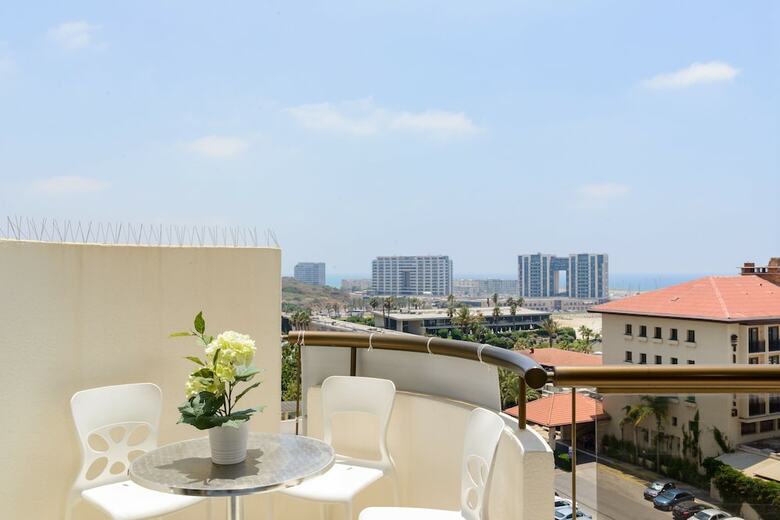 Apartamento 3br Apt. Steps From Sea W Parking