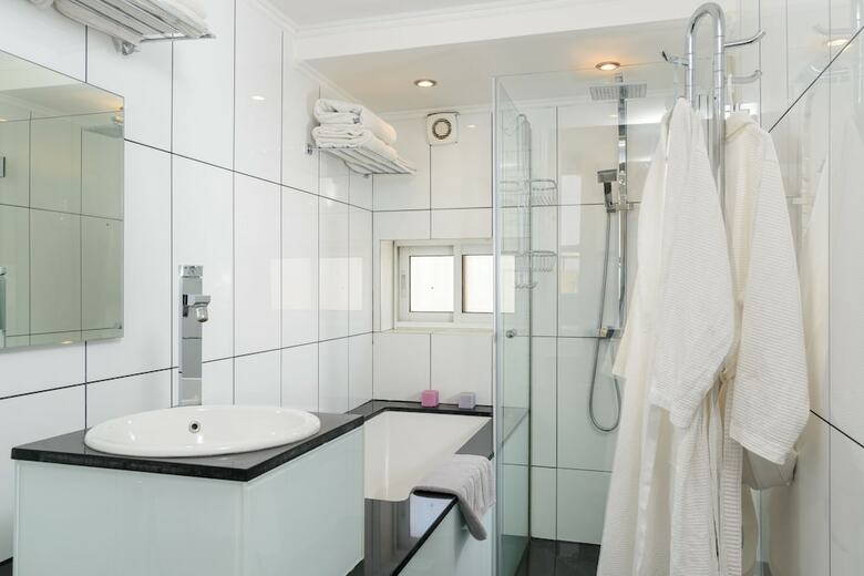 Apartamento 3br Apt. Steps From Sea W Parking