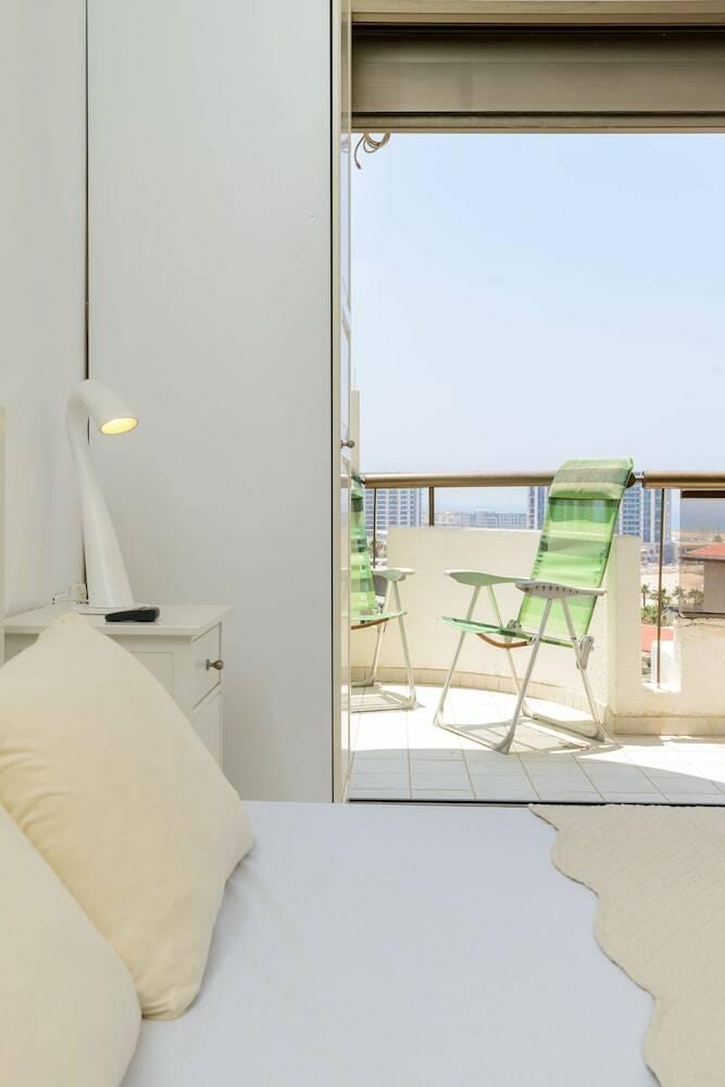 Apartamento 3br Apt. Steps From Sea W Parking