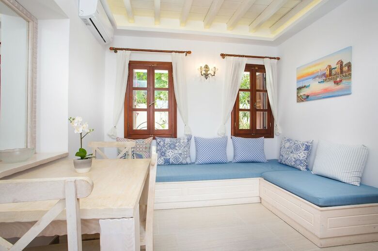 Aparthotel Lindian Polis
