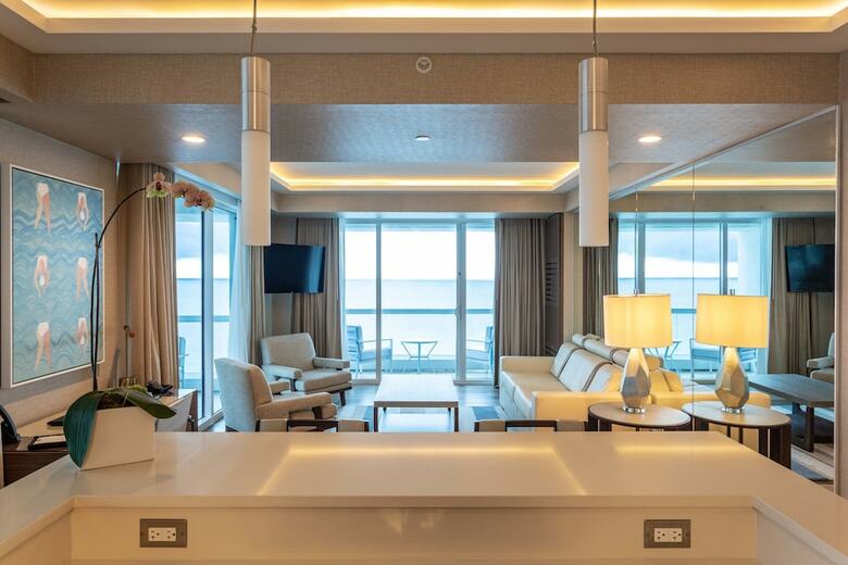 Apartamentos Oceanview Condo In Central Beach