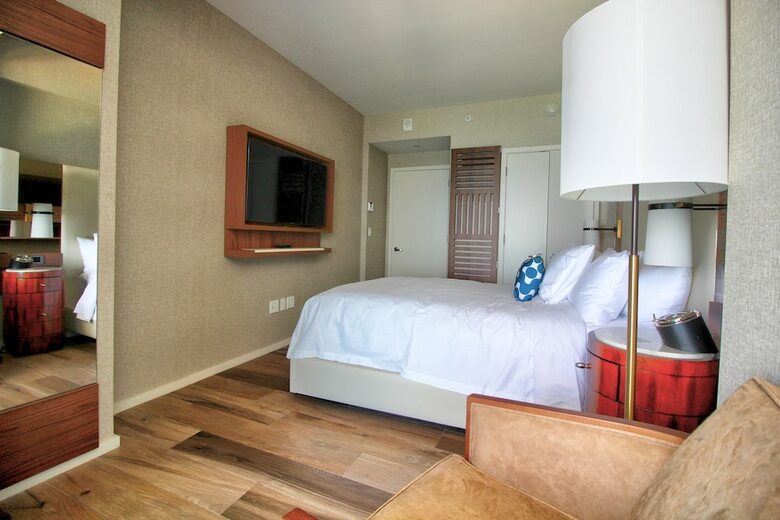 Luxury Oceanfront Condo With Large Balcony