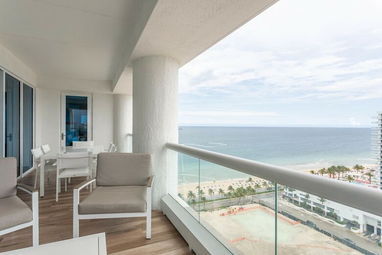 Luxury Oceanfront Condo With Large Balcony