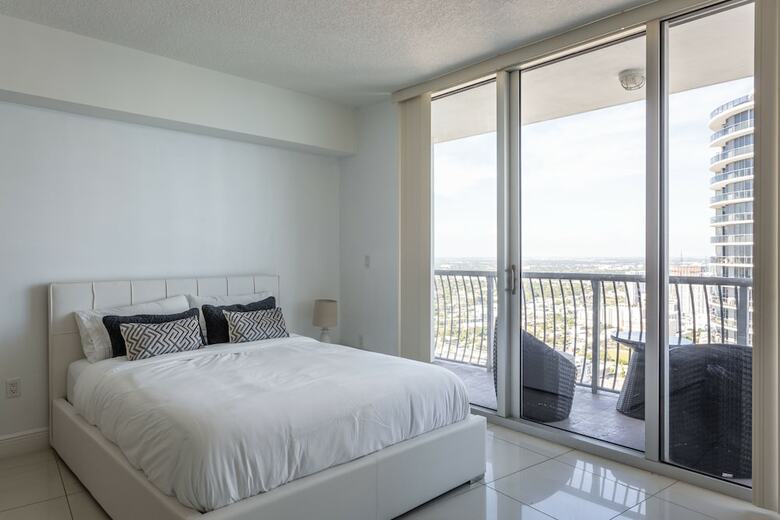 Apartamentos Stunning Bayview Studio In Downtown