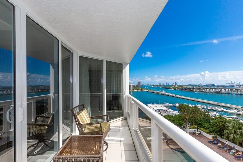 Apartamentos Sea-view Romantic Suite Minutes From The Beach