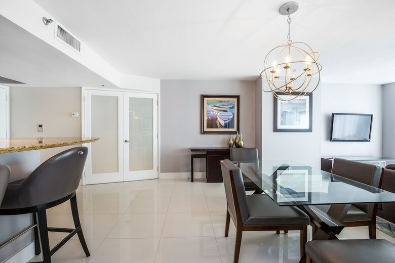 Apartamentos Sea-view Romantic Suite Minutes From The Beach
