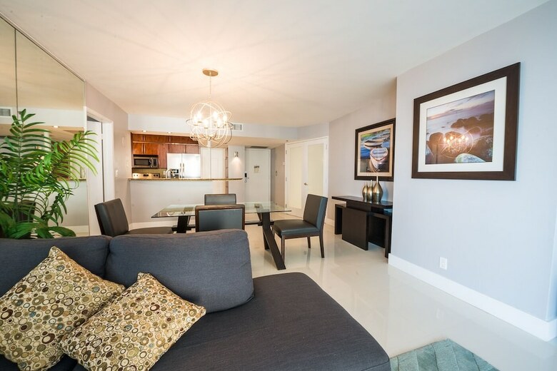 Apartamentos Sea-view Romantic Suite Minutes From The Beach