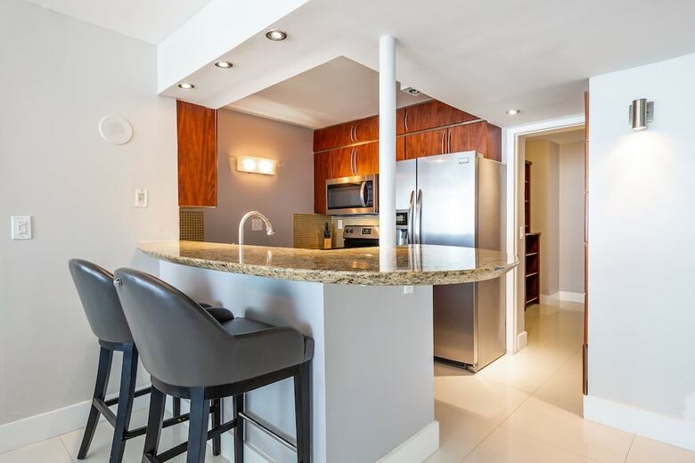 Apartamentos Sea-view Romantic Suite Minutes From The Beach