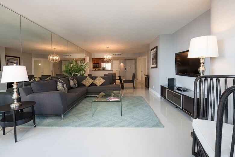 Apartamentos Sea-view Romantic Suite Minutes From The Beach