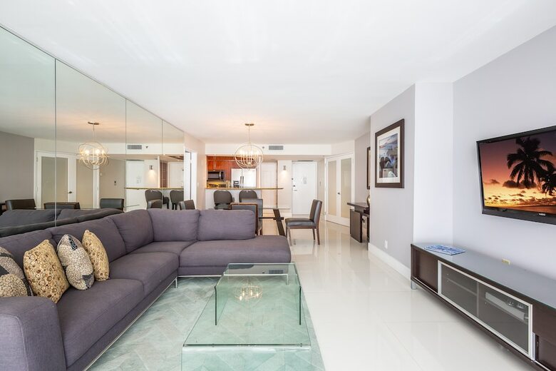 Apartamentos Sea-view Romantic Suite Minutes From The Beach