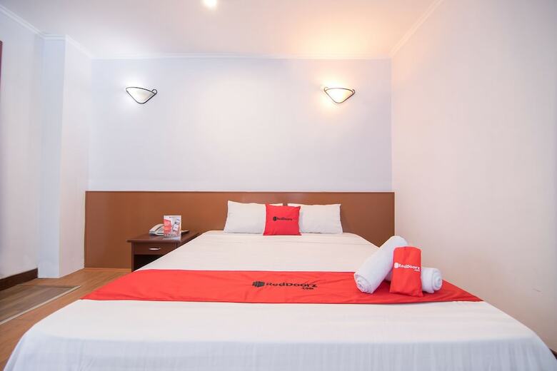 Hotel Reddoorz Plus Near Van Mieu Quoc Tu Giam
