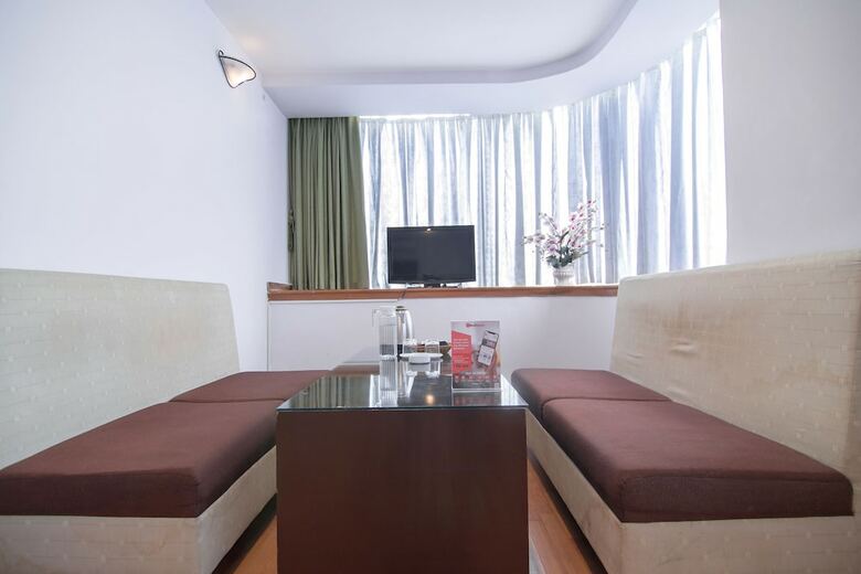 Hotel Reddoorz Plus Near Van Mieu Quoc Tu Giam