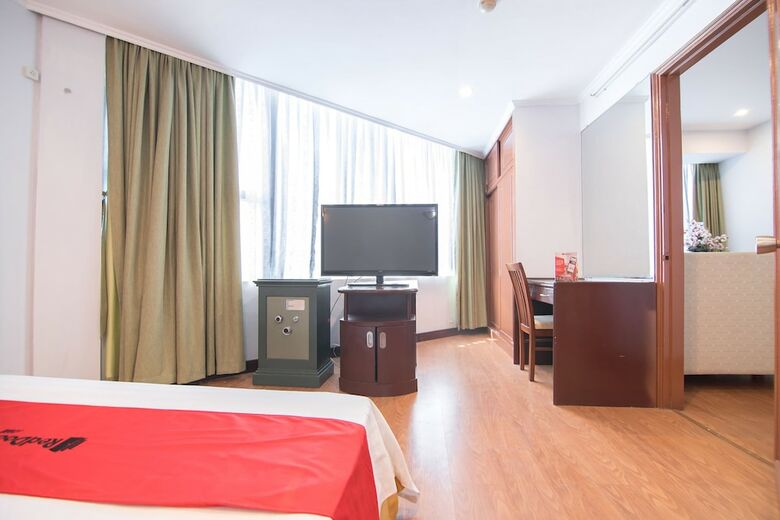 Hotel Reddoorz Plus Near Van Mieu Quoc Tu Giam