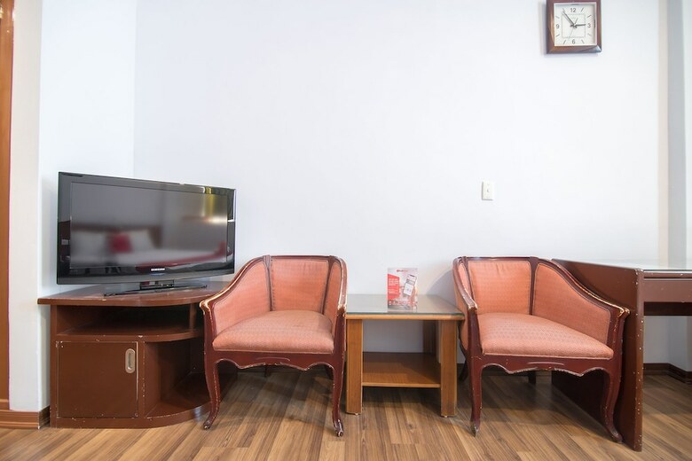 Hotel Reddoorz Plus Near Van Mieu Quoc Tu Giam