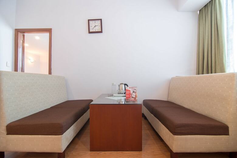 Hotel Reddoorz Plus Near Van Mieu Quoc Tu Giam