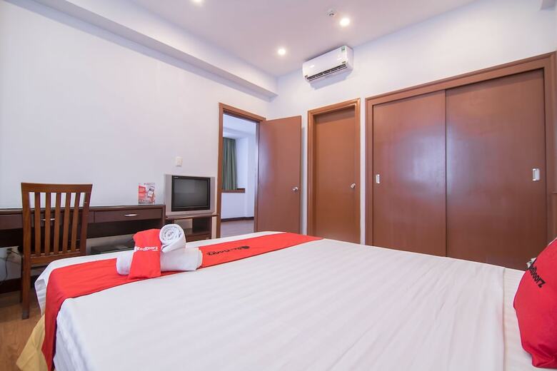 Hotel Reddoorz Plus Near Van Mieu Quoc Tu Giam