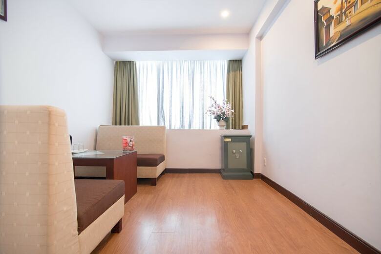 Hotel Reddoorz Plus Near Van Mieu Quoc Tu Giam