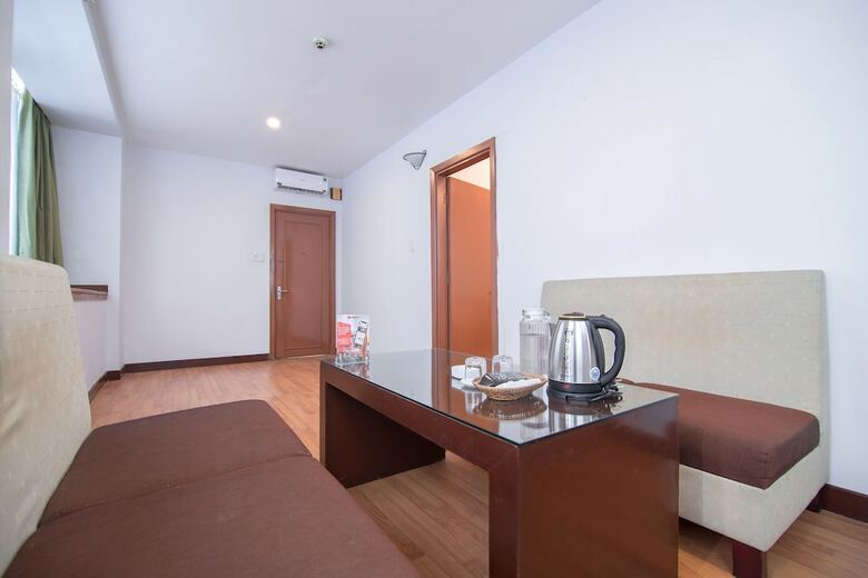 Hotel Reddoorz Plus Near Van Mieu Quoc Tu Giam