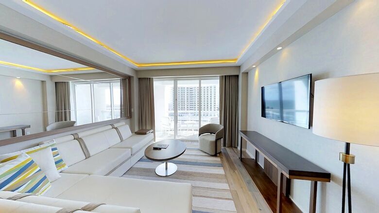 Apartamentos Luxury Condo On The Beach