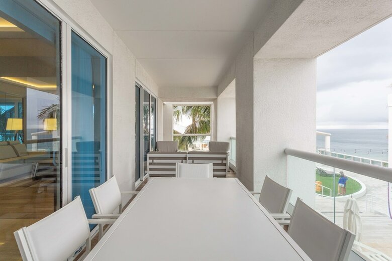 Apartamentos Charming Beachfront Condo With Large Balcony
