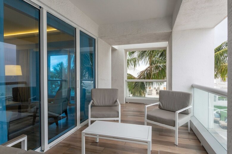 Apartamentos Charming Beachfront Condo With Large Balcony