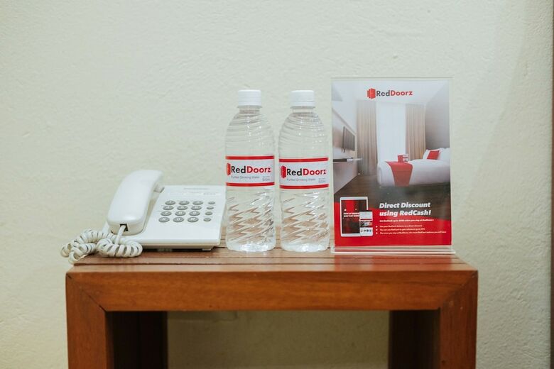 Hotel Reddoorz Premium Near Pristine Beach