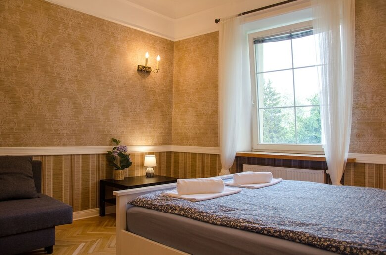 Hostal Bridge Old Town Hostel