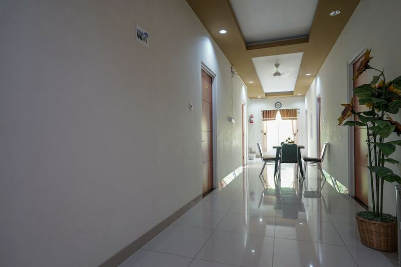 Hostal Oyo 958 Penginapan Timur