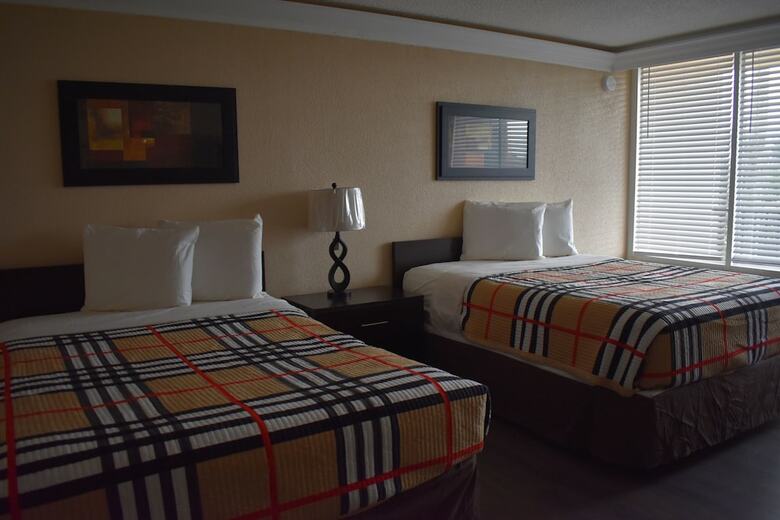 Hotel Apm Inn & Suites