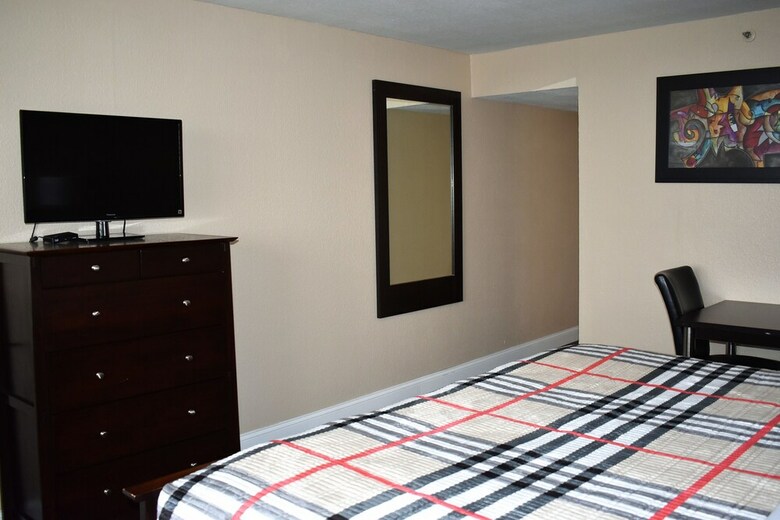 Hotel Apm Inn & Suites
