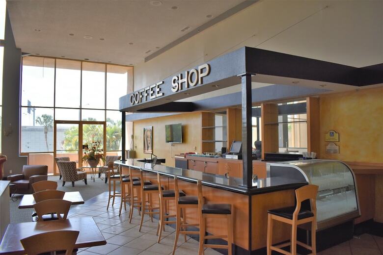 Hotel Apm Inn & Suites